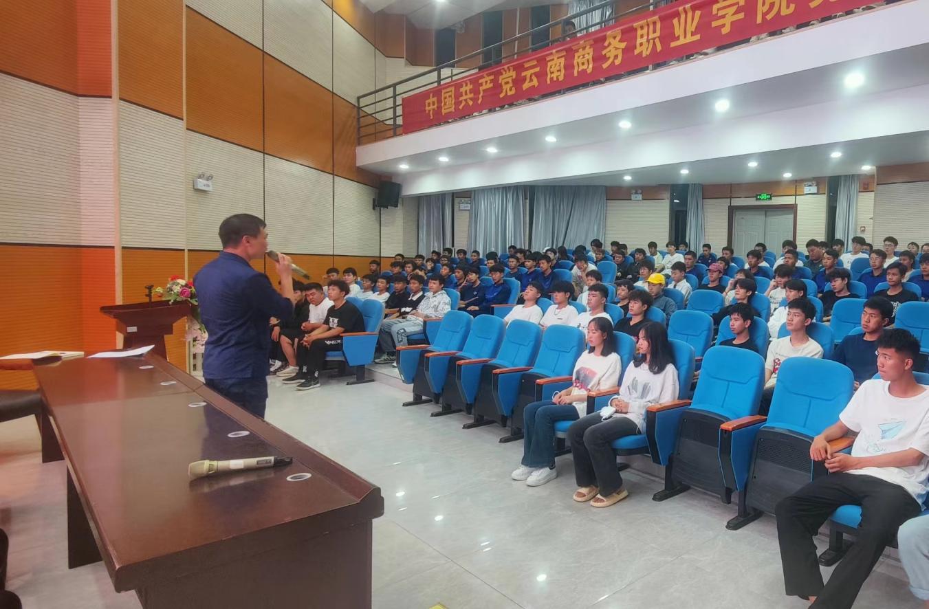 3354cc金沙集团召开 应急救援技术、建筑消防技术专业学生座谈会